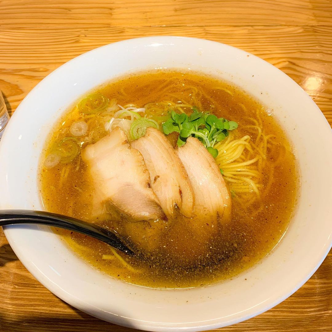 麺や佐渡友の魚介醤油らー麺　魚介ガツン‼