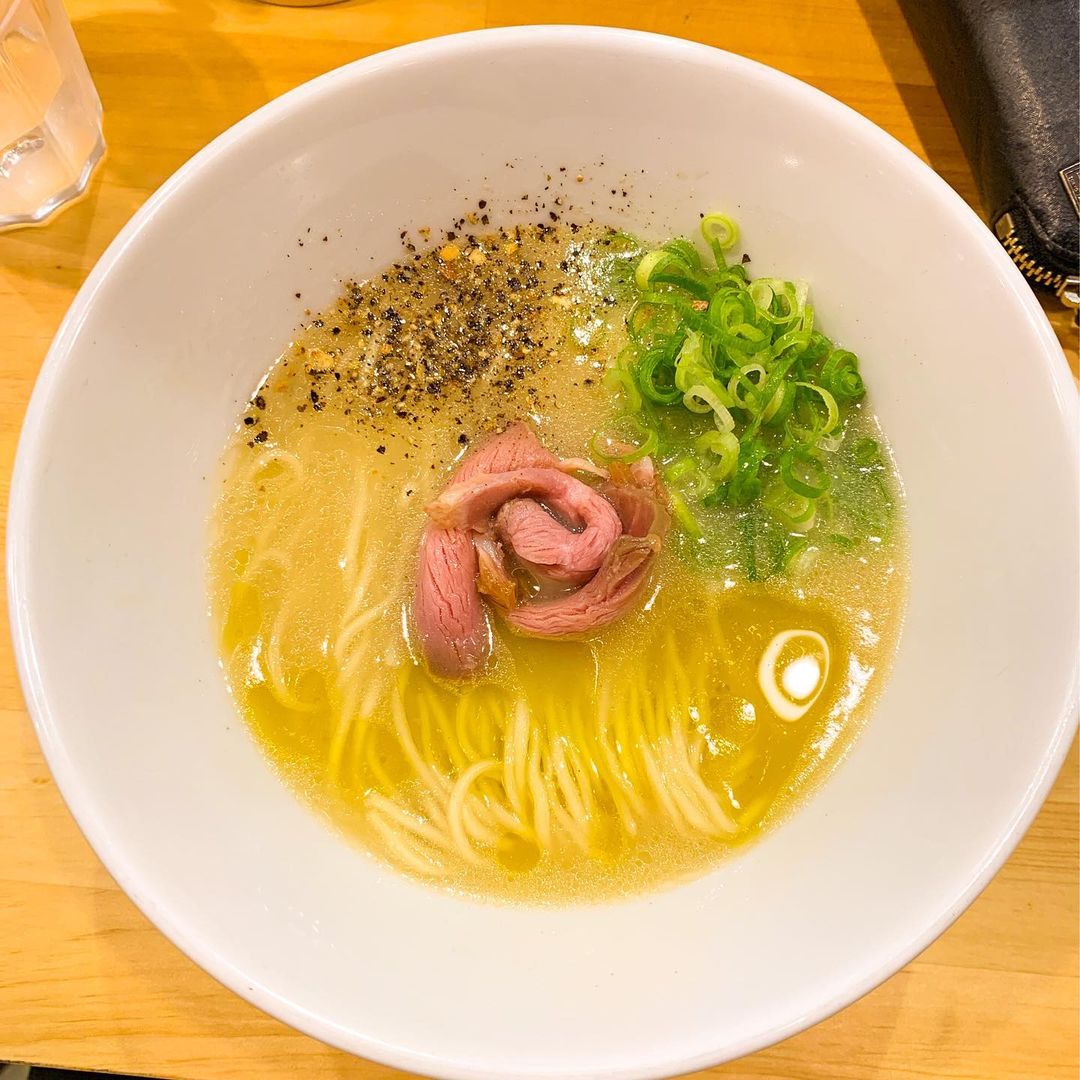 らぁ麺なお人のしろトリュフ香る鶏白湯麺