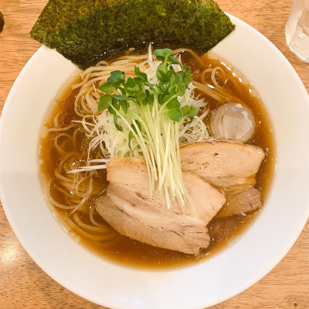 らーめんはや川の冷やしラーメン黒