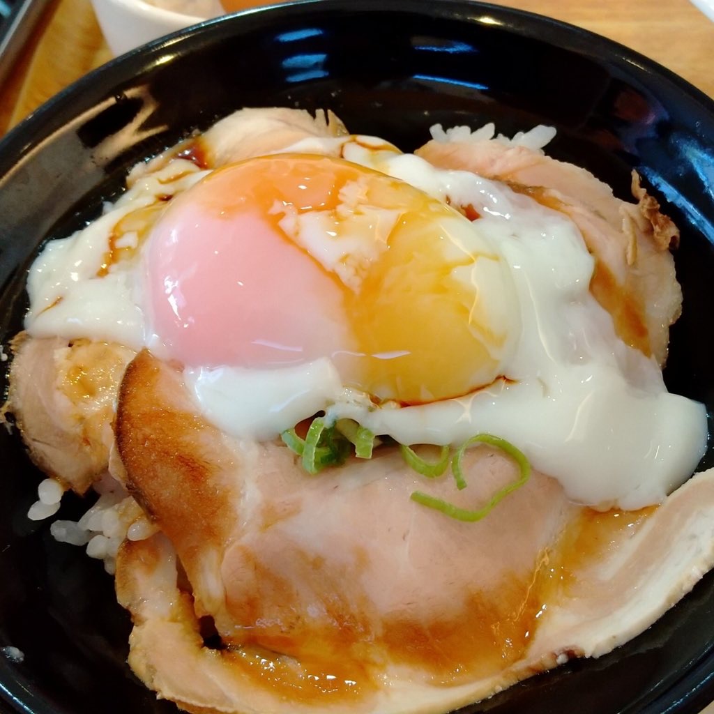 自家製麺フラワーのチャーシュー丼